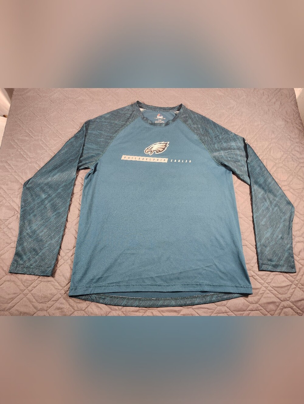 Majestic Cool Base Philadelphia Eagles long-sleeve performance shirt size L